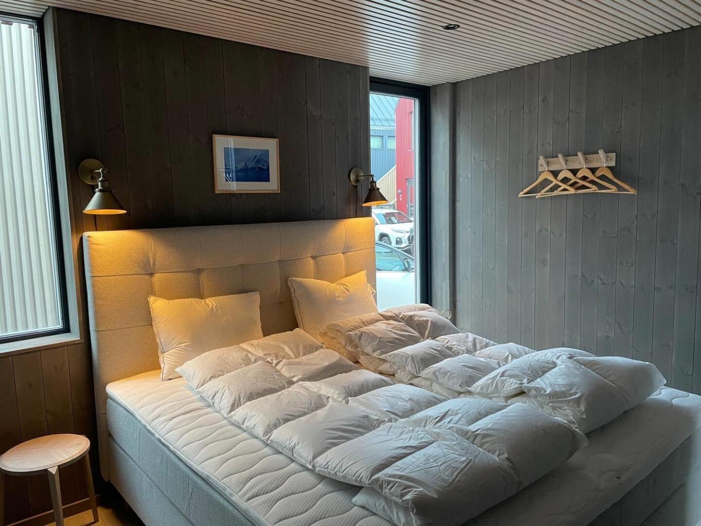 Waterfront Apartment With Panoramic Sea View Henningsvær Buitenkant foto
