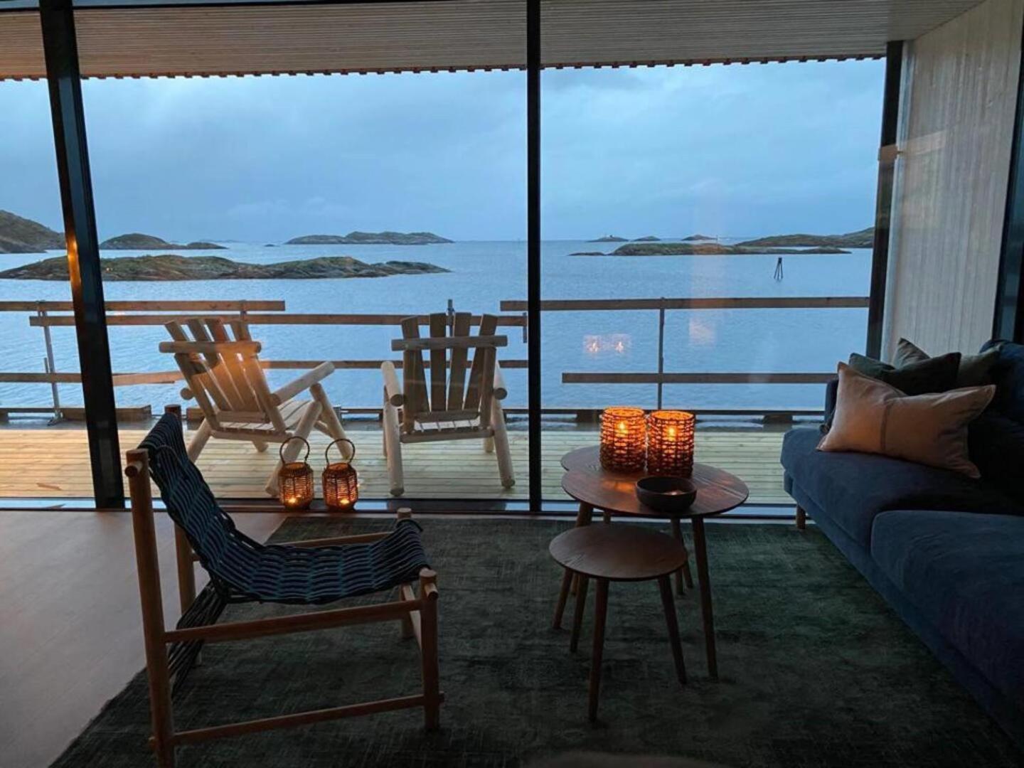 Waterfront Apartment With Panoramic Sea View Henningsvær Buitenkant foto