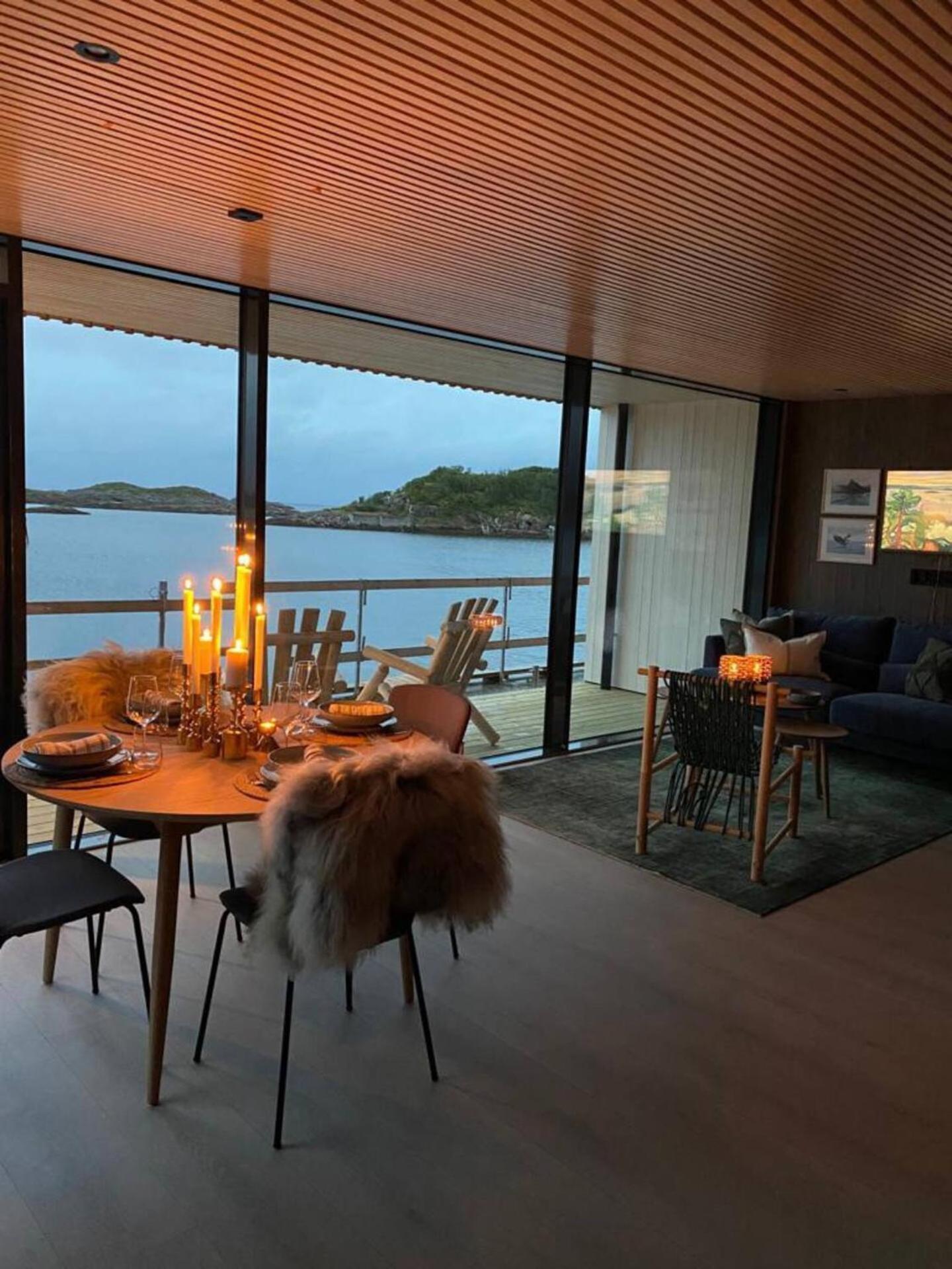 Waterfront Apartment With Panoramic Sea View Henningsvær Buitenkant foto