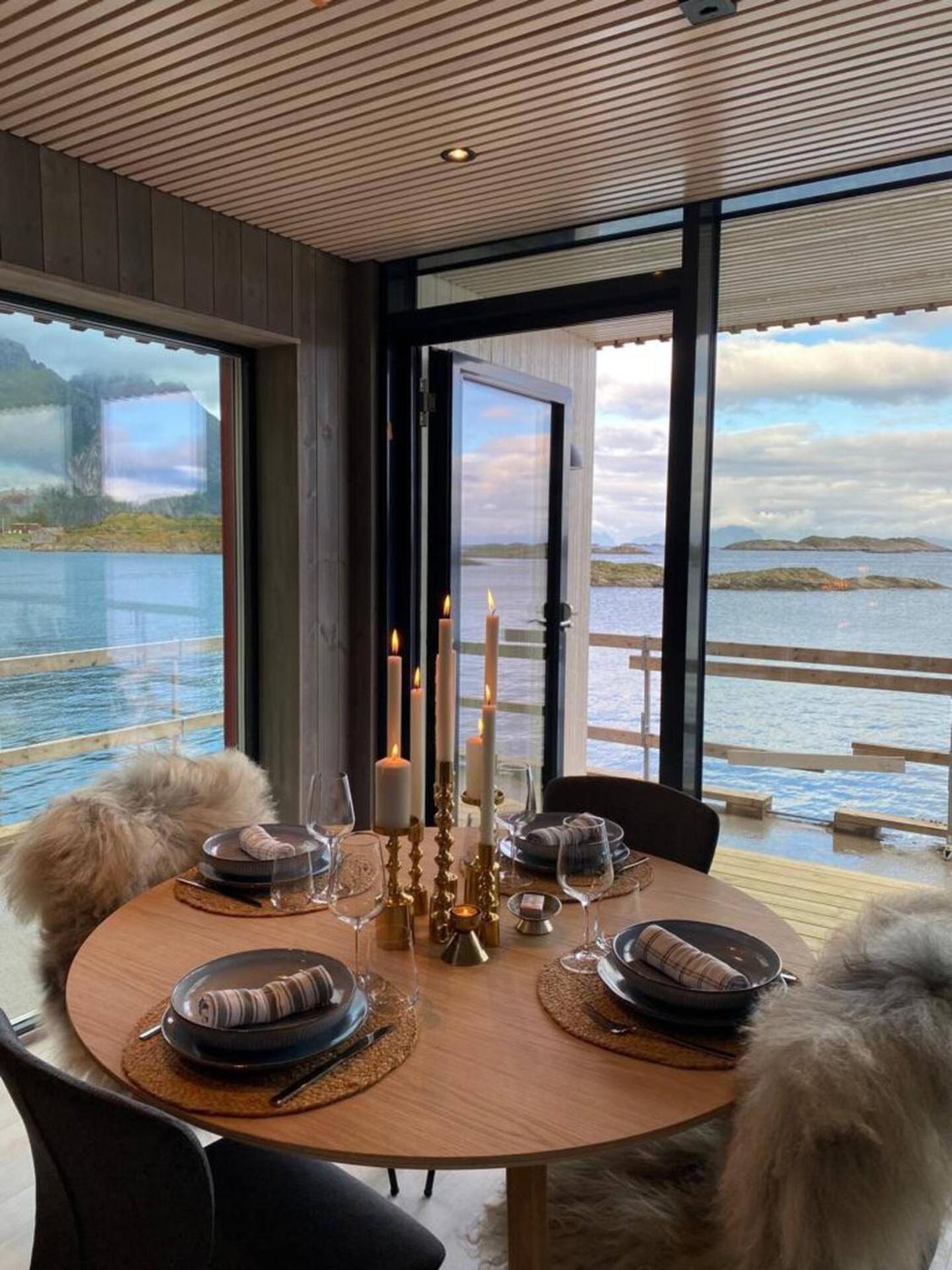 Waterfront Apartment With Panoramic Sea View Henningsvær Buitenkant foto